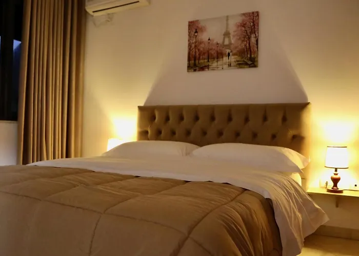 View By ティラナ